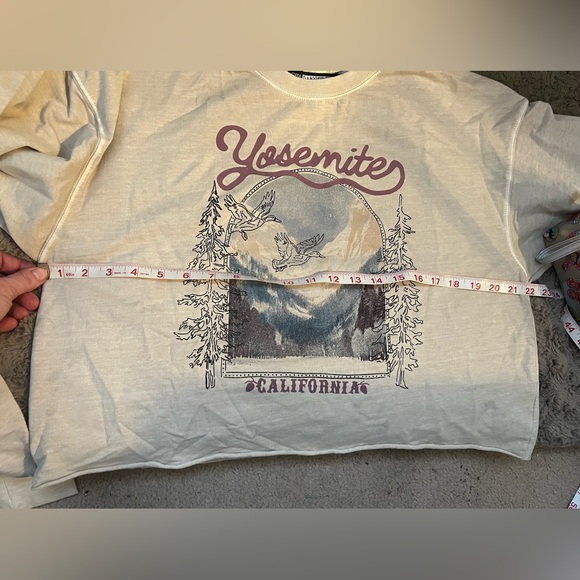 Free people - Girl Dangerous-Yosemite Graphic Beige Crop Top - Picture 4 of 4